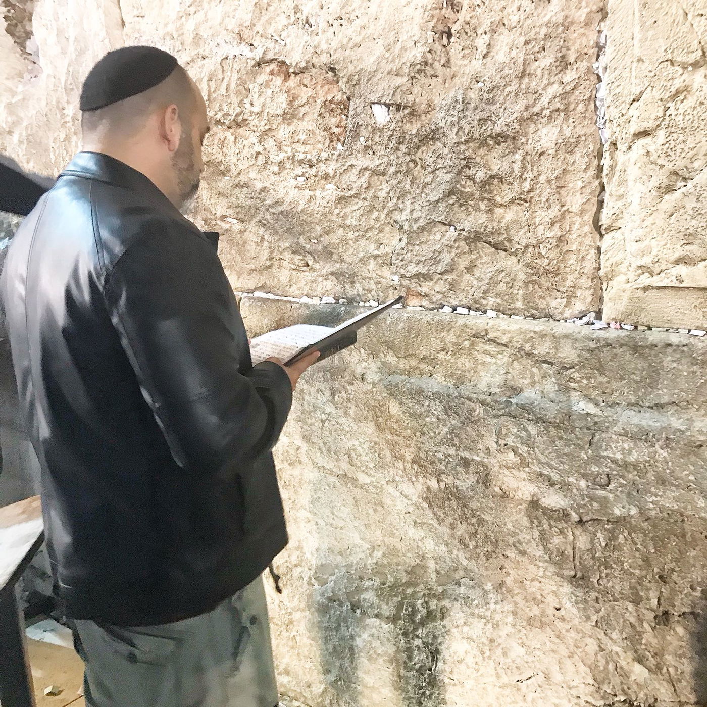 קובי אפללו ושוער הנבחרת מבקשים סליחה בכותל