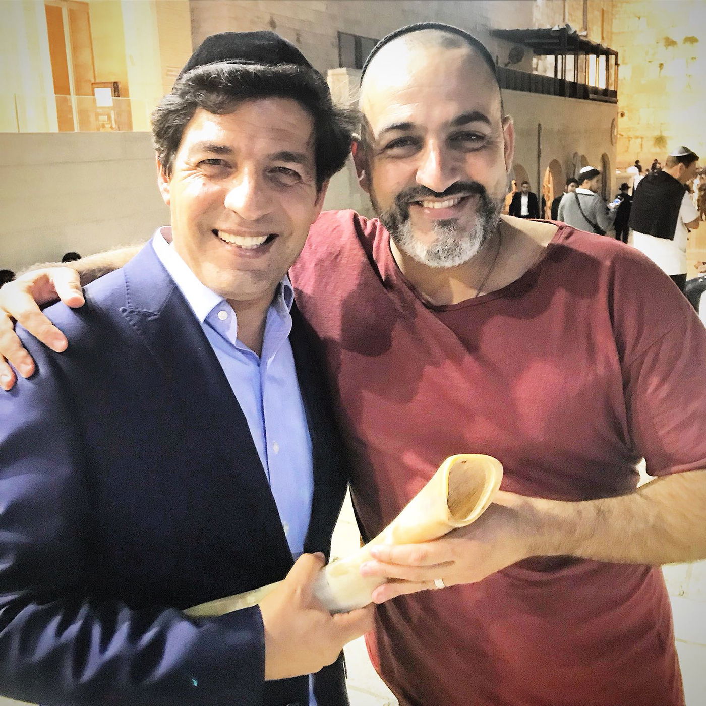 קובי אפללו ושוער הנבחרת מבקשים סליחה בכותל