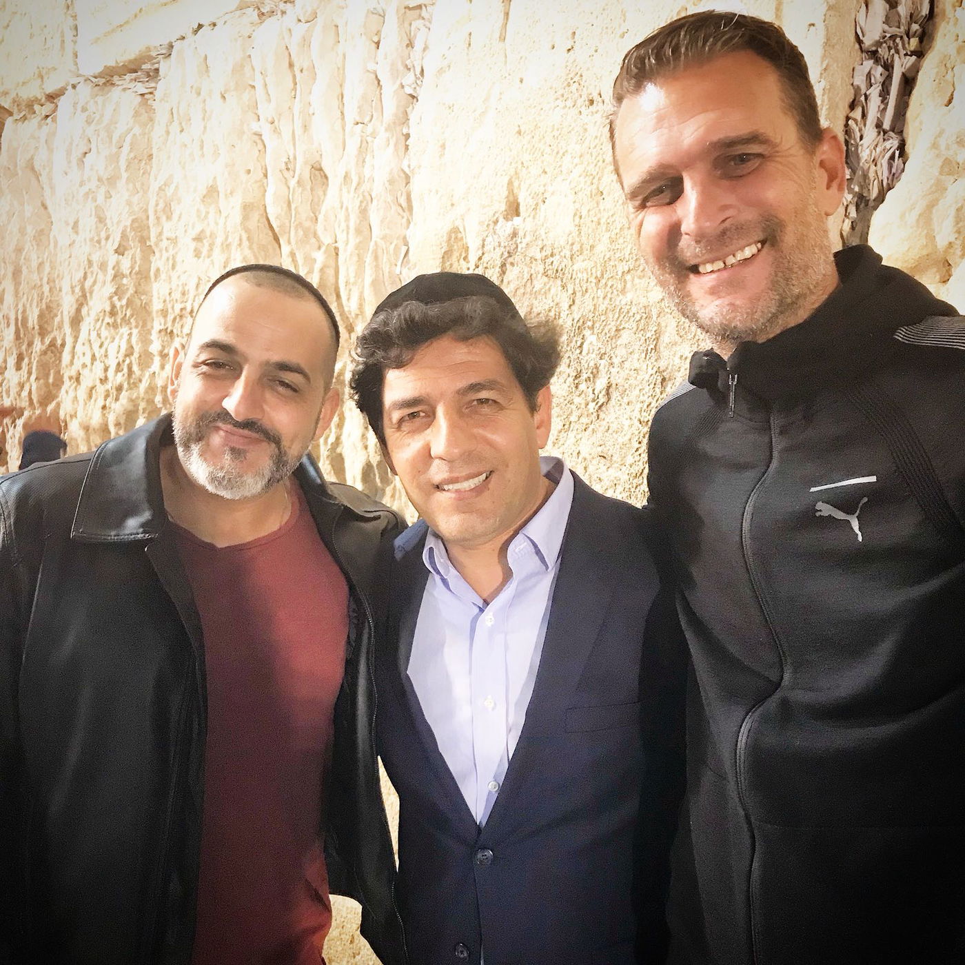 קובי אפללו ושוער הנבחרת מבקשים סליחה בכותל