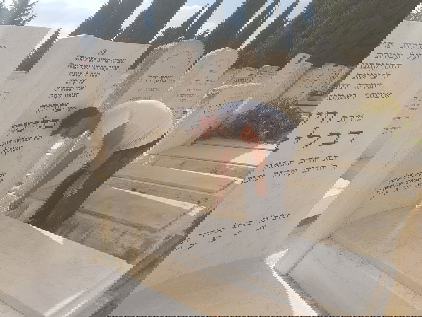 המצבה על קברו של המקובל מבני ברק • צפו