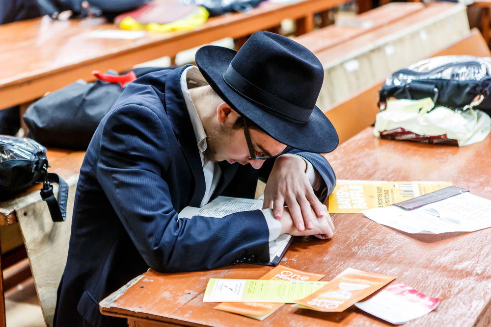 תלמיד חב"ד ב-770. למצולם אין קשר לכתבה