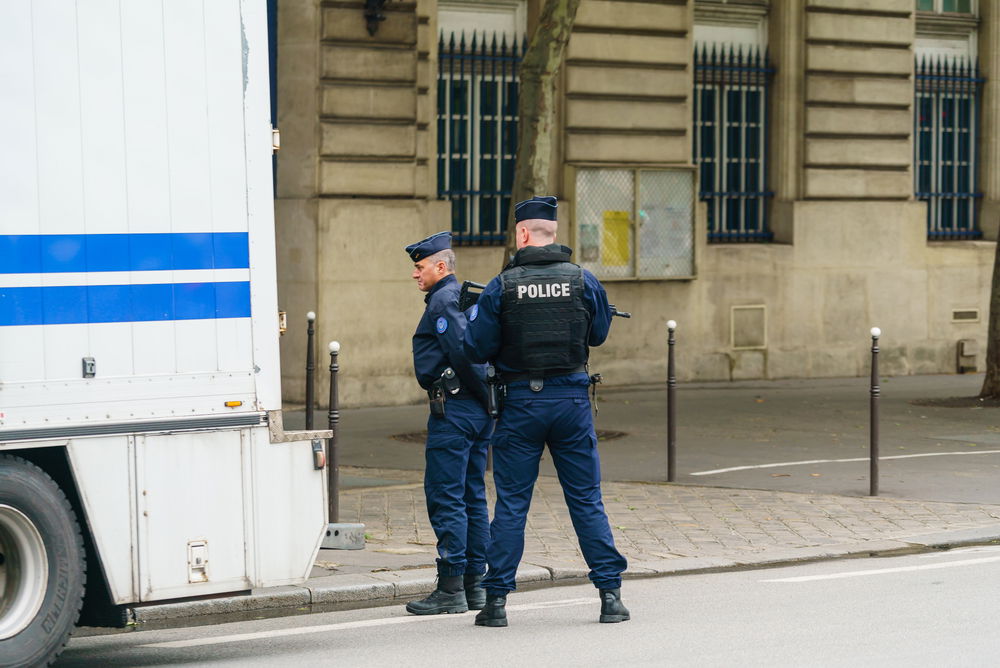 שוטרים בטראפ