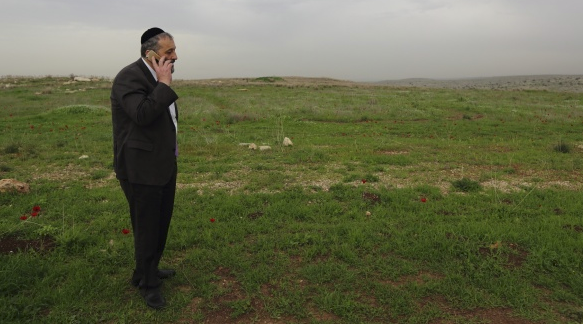 אריה דרעי בסמוך לעיר אלעד