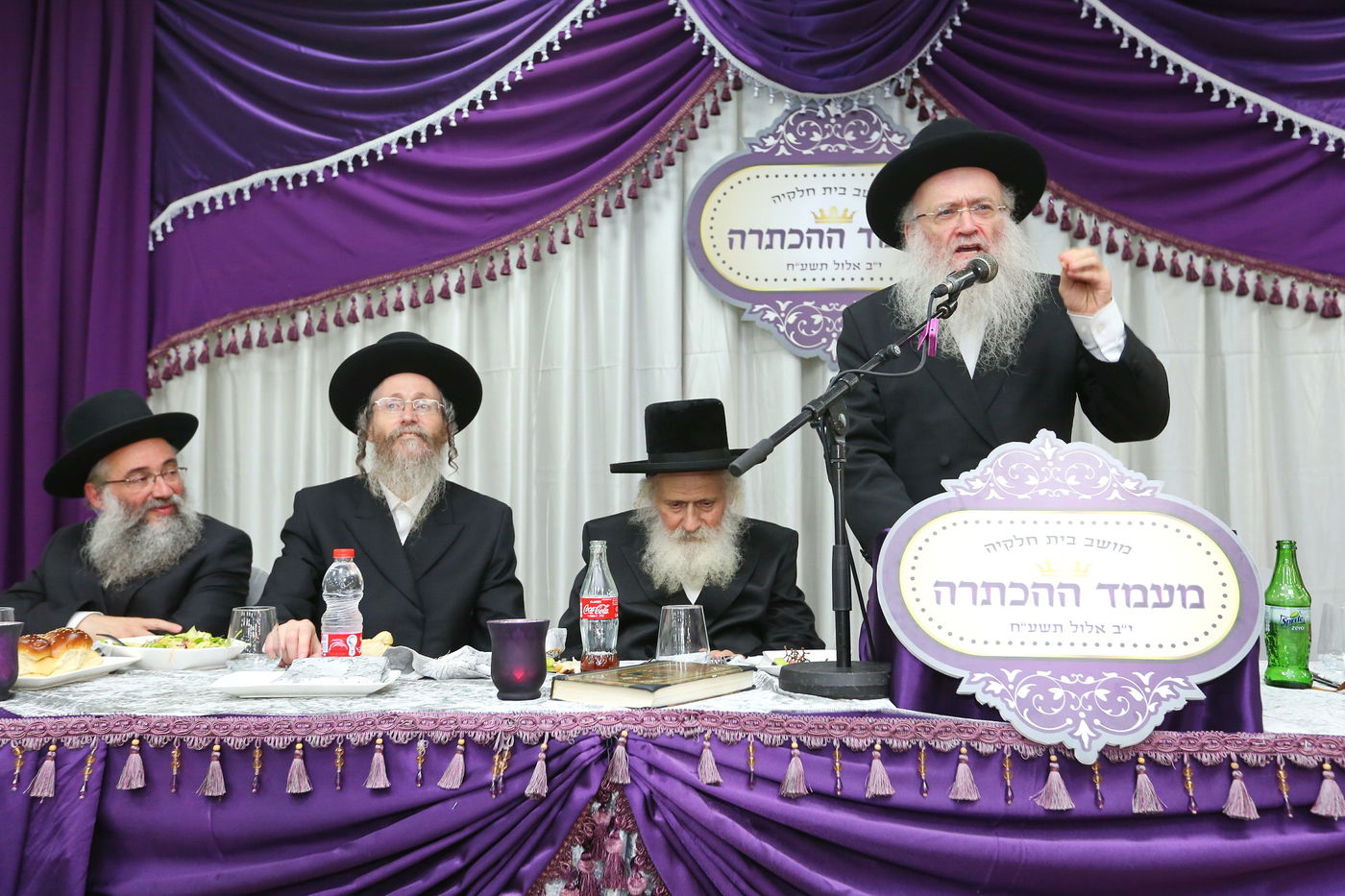 מרגש: הרב הצעיר הוכתר במקום אביו • צפו