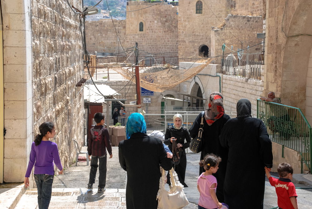 נשים בחברון, אילוסטרציה