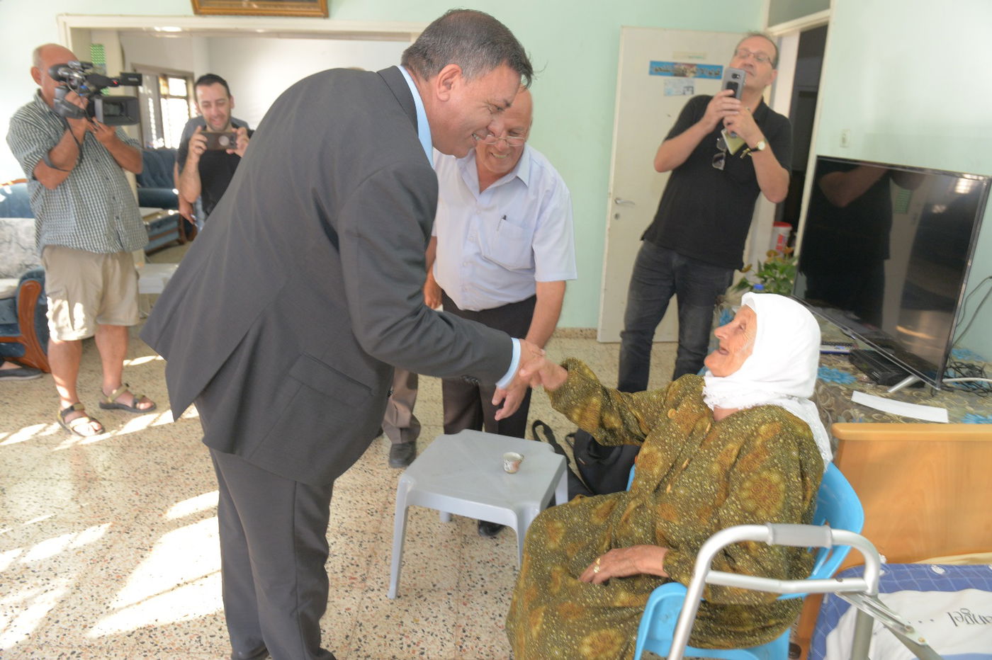 אבי גבאי לערבים שהותקפו: התוקפים הם לא עם ישראל • תיעוד