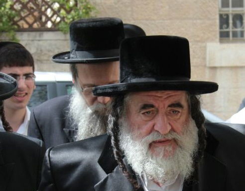 הרב שטרן, מאחורי רבו