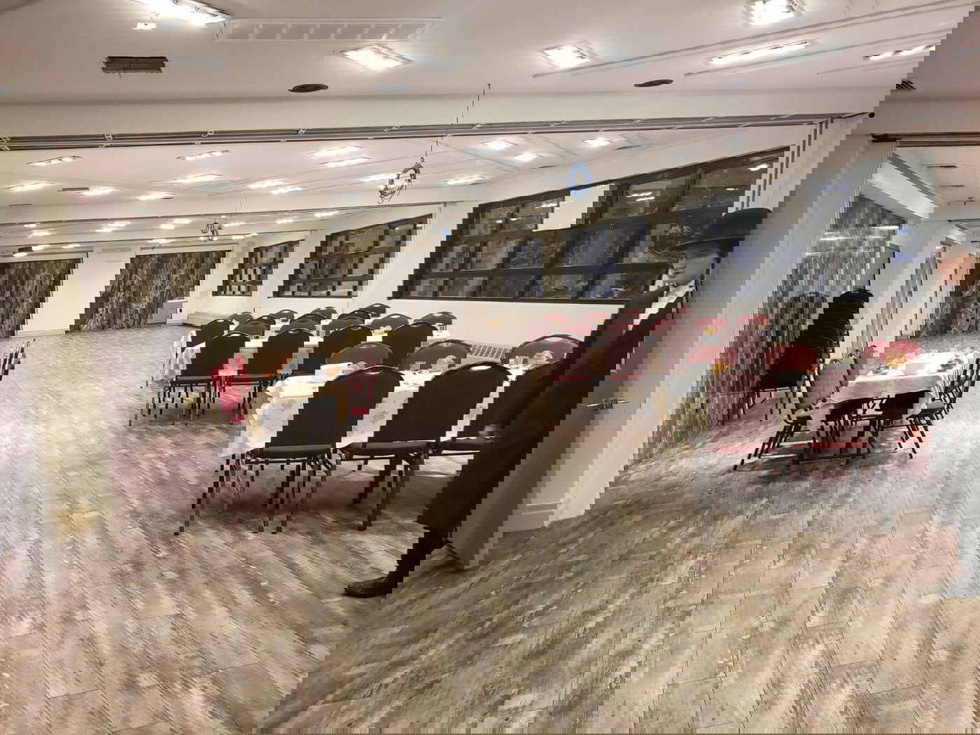 אולמי שמחות מפוארים; רק למקיימי ה'תקנות'