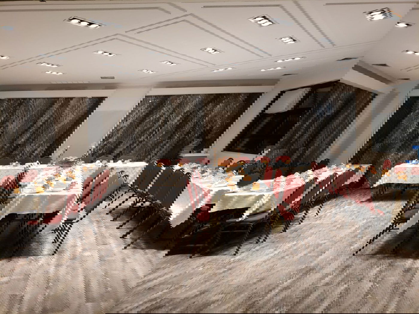 אולמי שמחות מפוארים; רק למקיימי ה'תקנות'