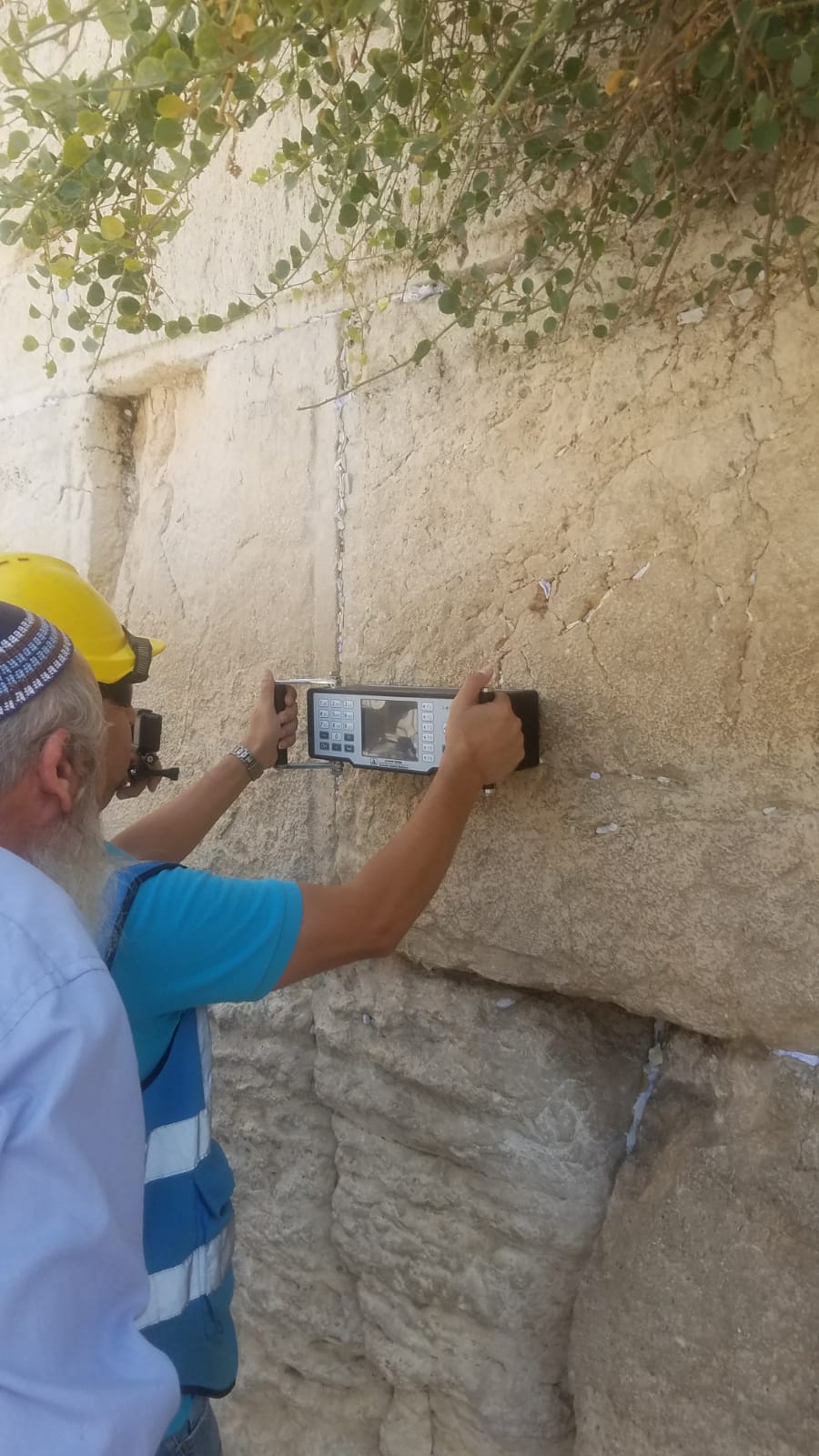 לאחר הנפילה: אבני הכותל המערבי נבדקות
