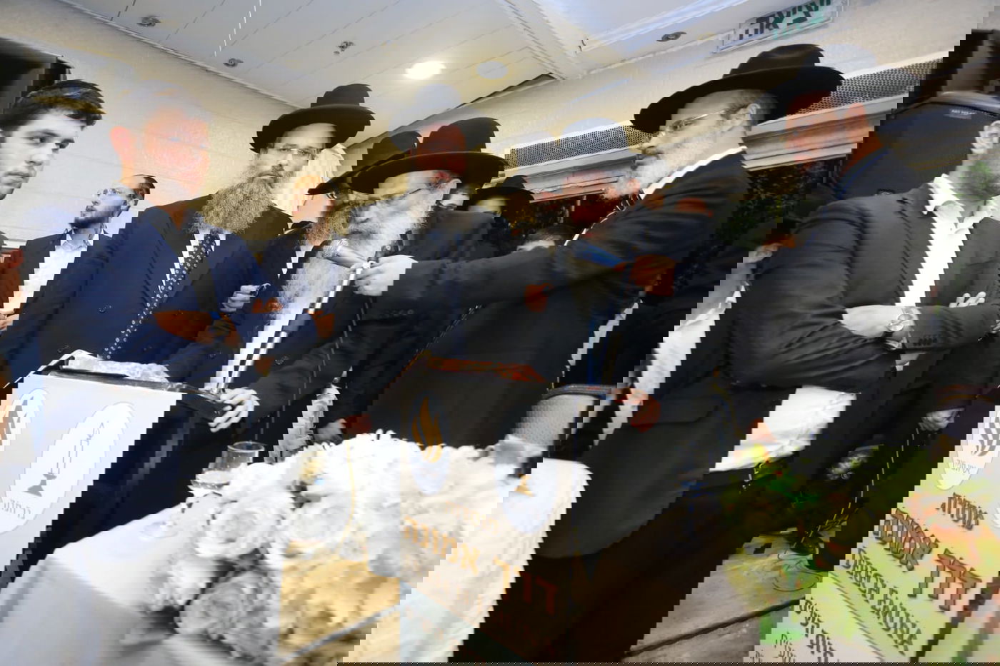 ב"דרך אמונה" חגגו את סיום הש"ס • תיעוד