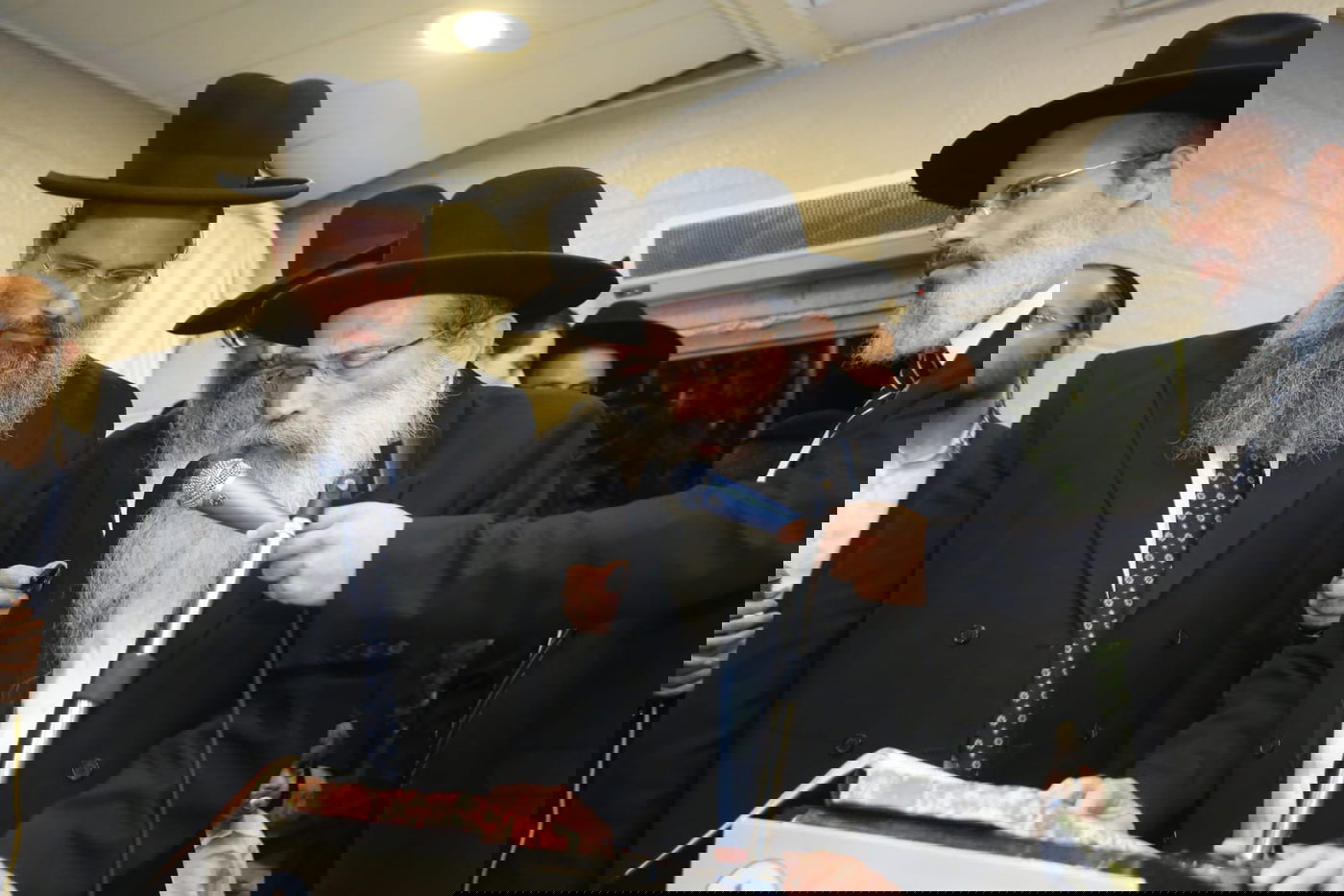 ב"דרך אמונה" חגגו את סיום הש"ס • תיעוד