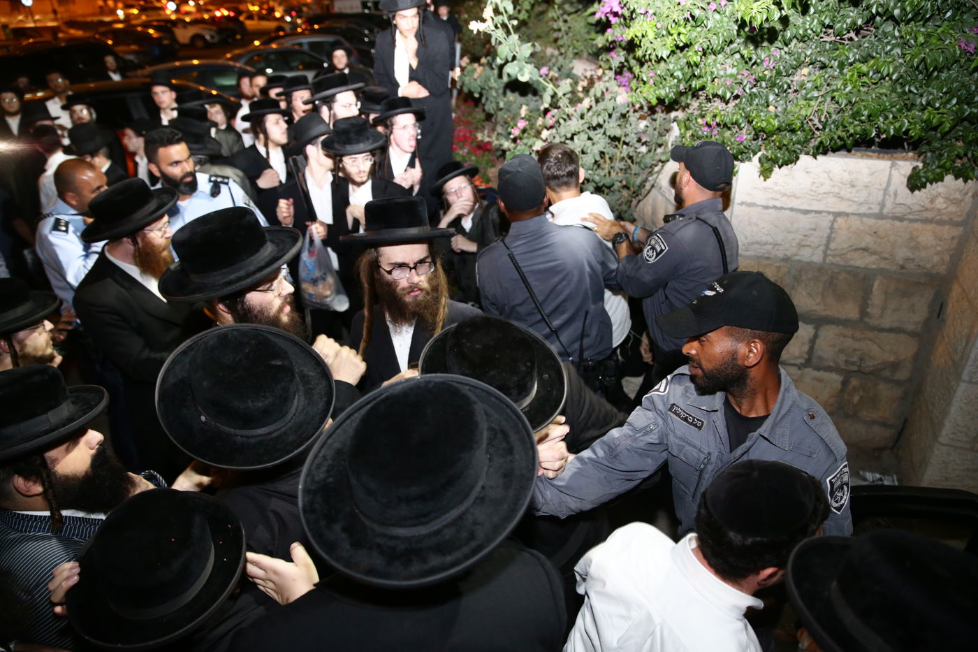 כך התפזרו המפגינים מול 'יריד התעסוקה' לחרדים