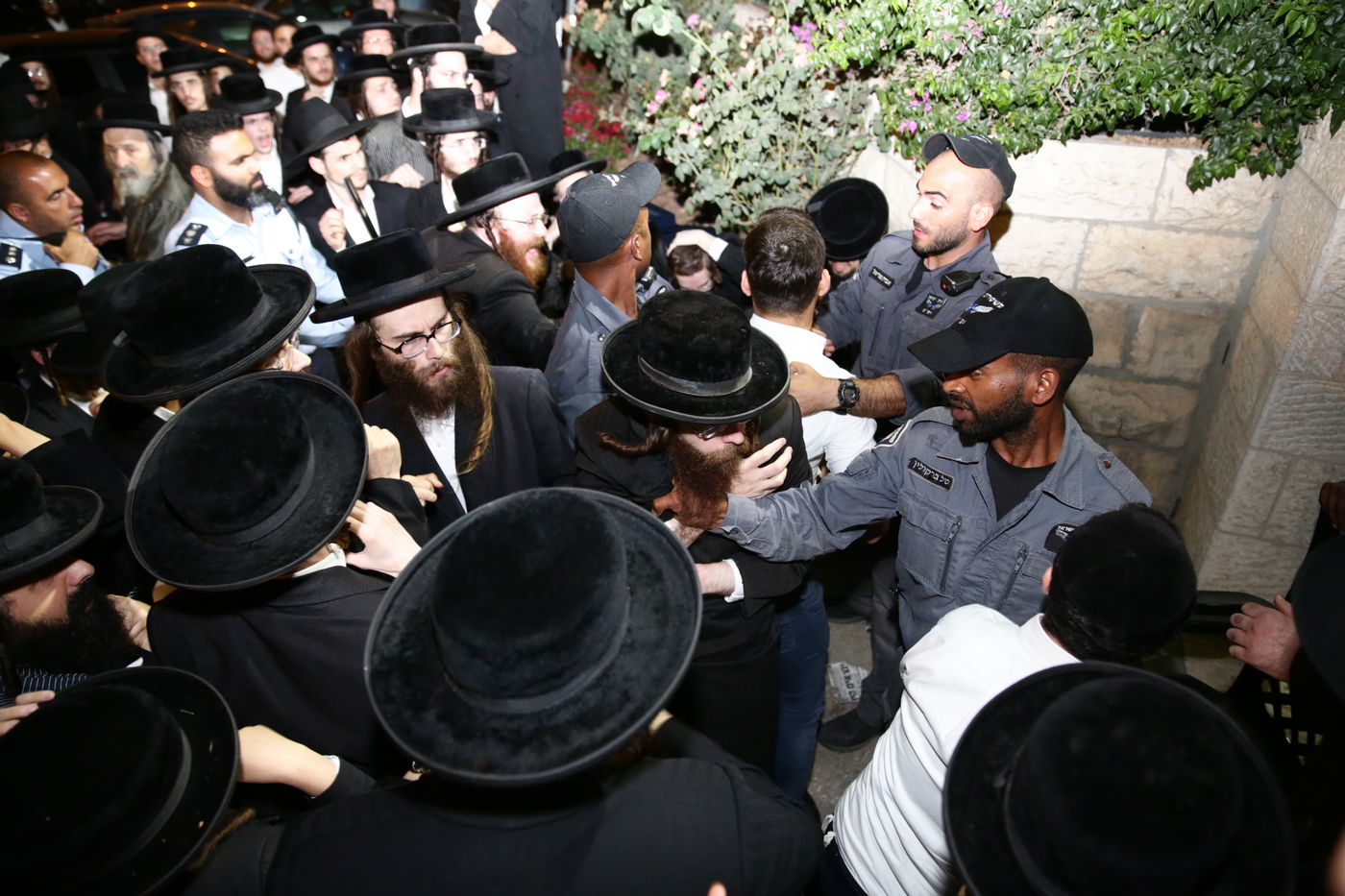 כך התפזרו המפגינים מול 'יריד התעסוקה' לחרדים