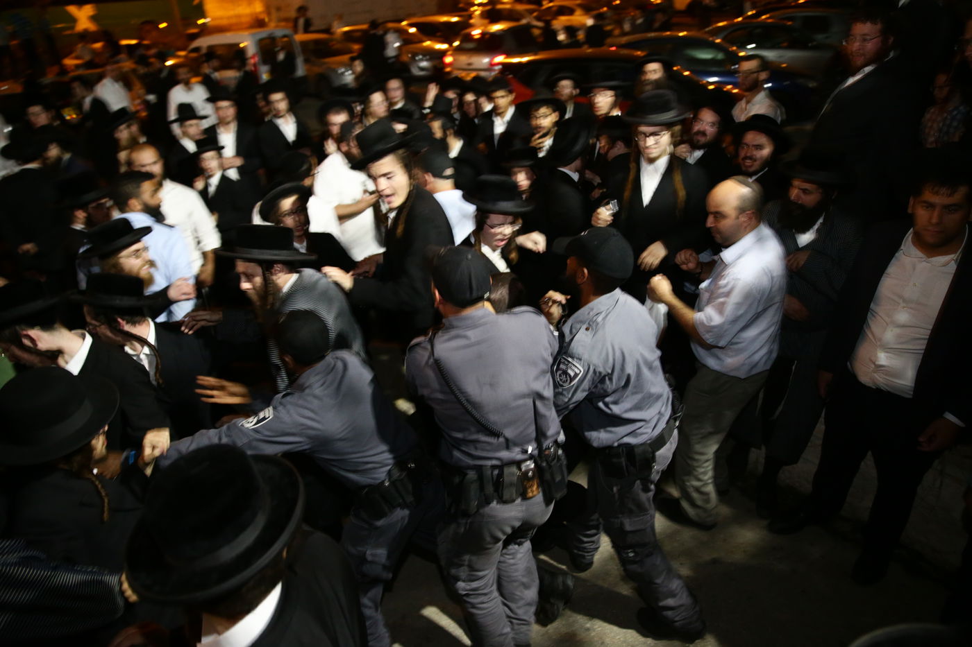 כך התפזרו המפגינים מול 'יריד התעסוקה' לחרדים