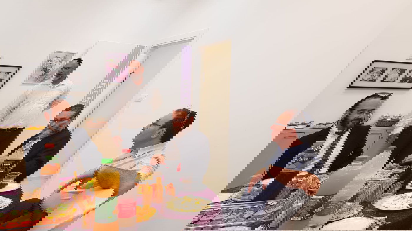 צפו: גפני פתח שנה בכיתה א' והביע תמיכה בדב צור