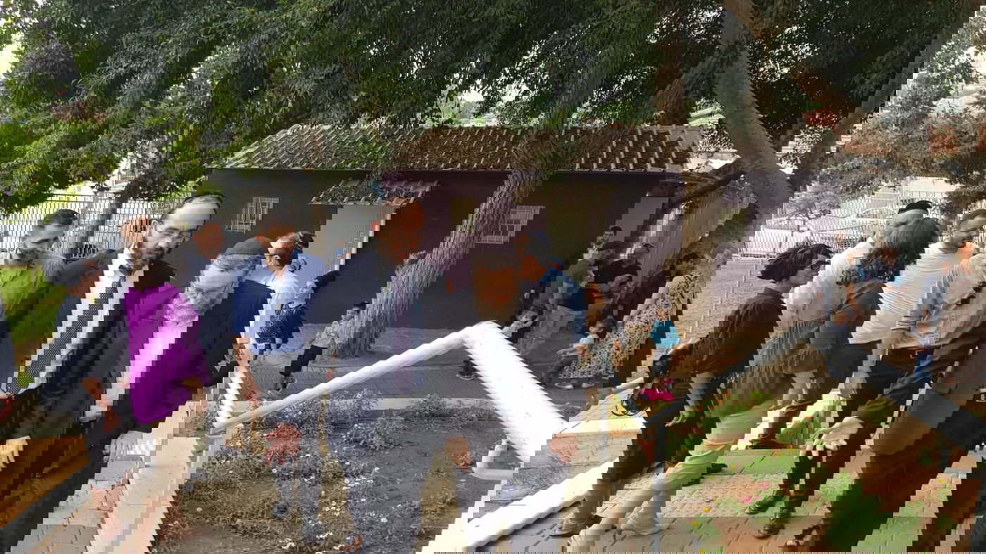 צפו: גפני פתח שנה בכיתה א' והביע תמיכה בדב צור