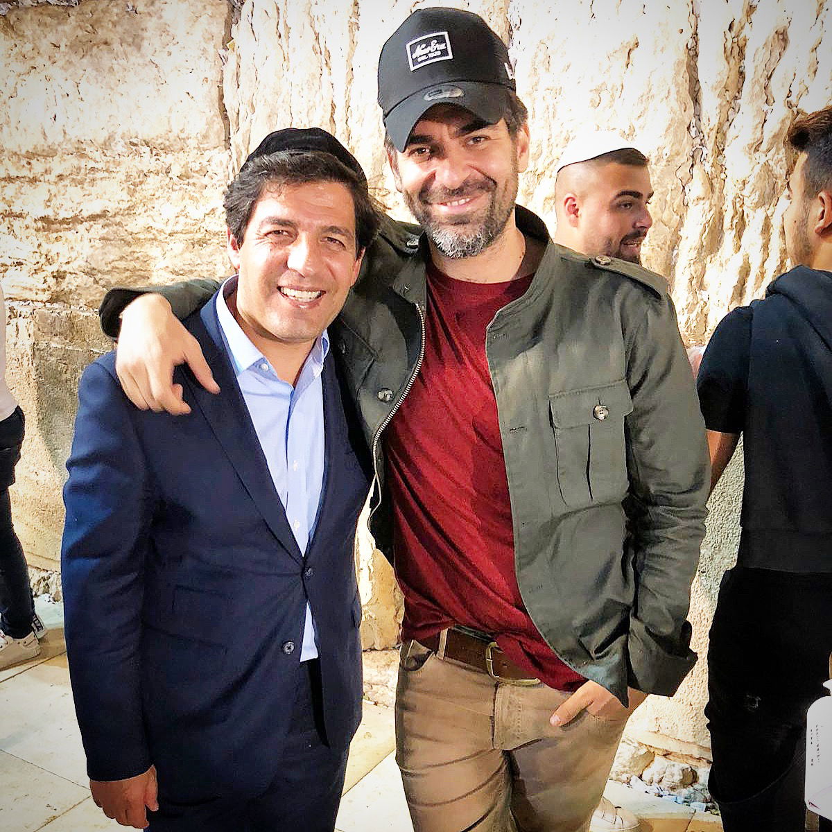 הזמר רותם כהן במעמד הסליחות בכותל. צפו