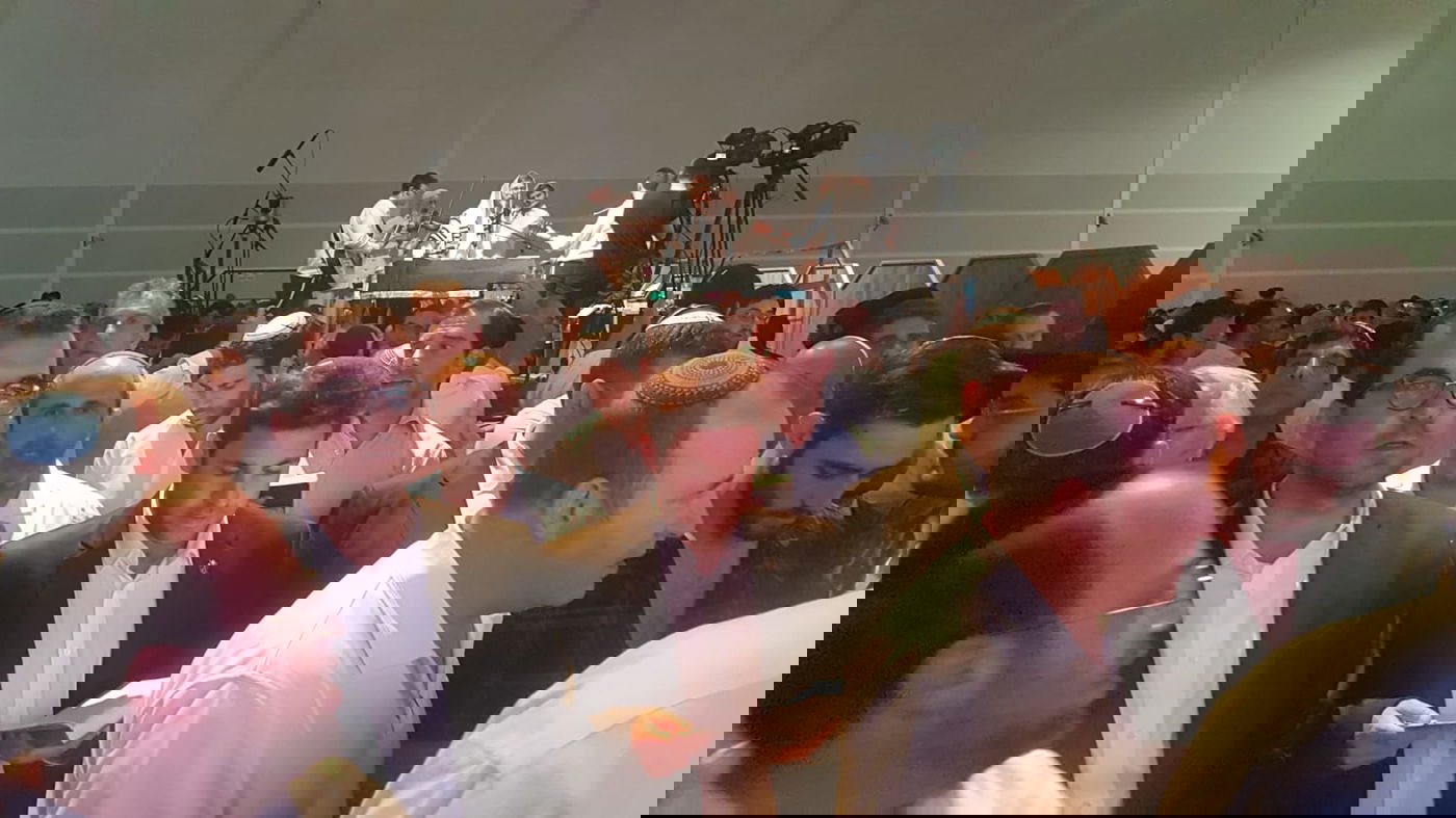 המועמדים לראשות י-ם בריקוד חסידי משותף • צפו