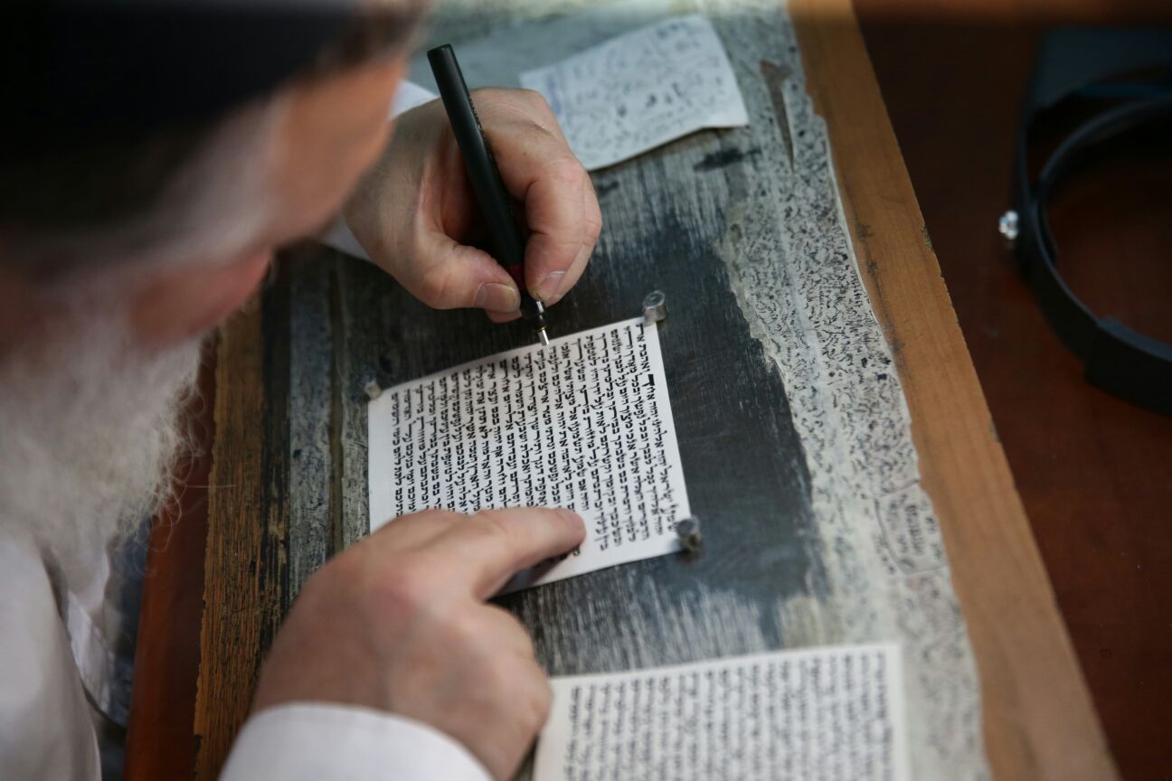 הצצה לחדר העבודה של הסופר משכונת הבוכרים