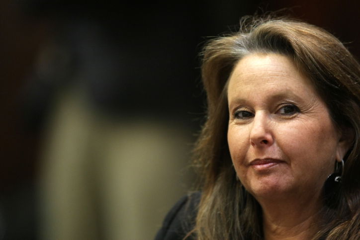 שרי אריסון מוכרת את חלקה בבנק הפועלים