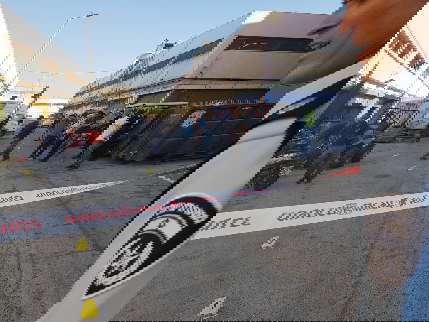 שלושה נפצעו מירי בעפולה, אחד במצב אנוש; היורה נמלט