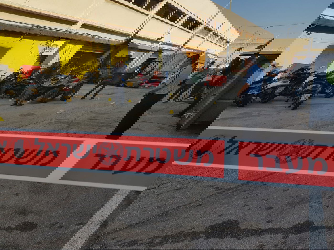 שלושה נפצעו מירי בעפולה, אחד במצב אנוש; היורה נמלט