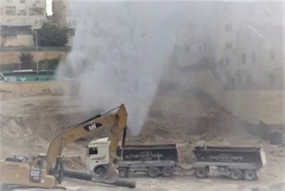 בית שמש: הצינור התפוצץ והמים זרמו לגובה רב • צפו