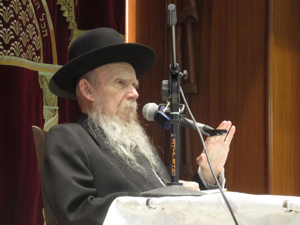 אלפים בשיחתו של ראש הישיבה הגר"ג אדלשטיין