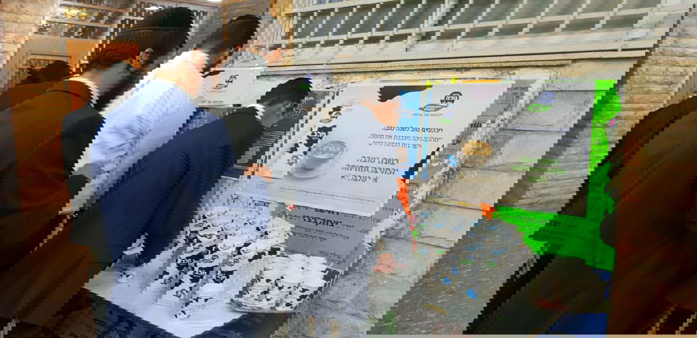 פינת קפה עם מוצרי טרה הממותגים