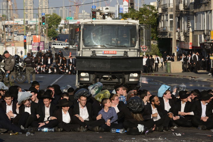 הפגנת הפלג בבני ברק על נושא הגיוס, ארכיון