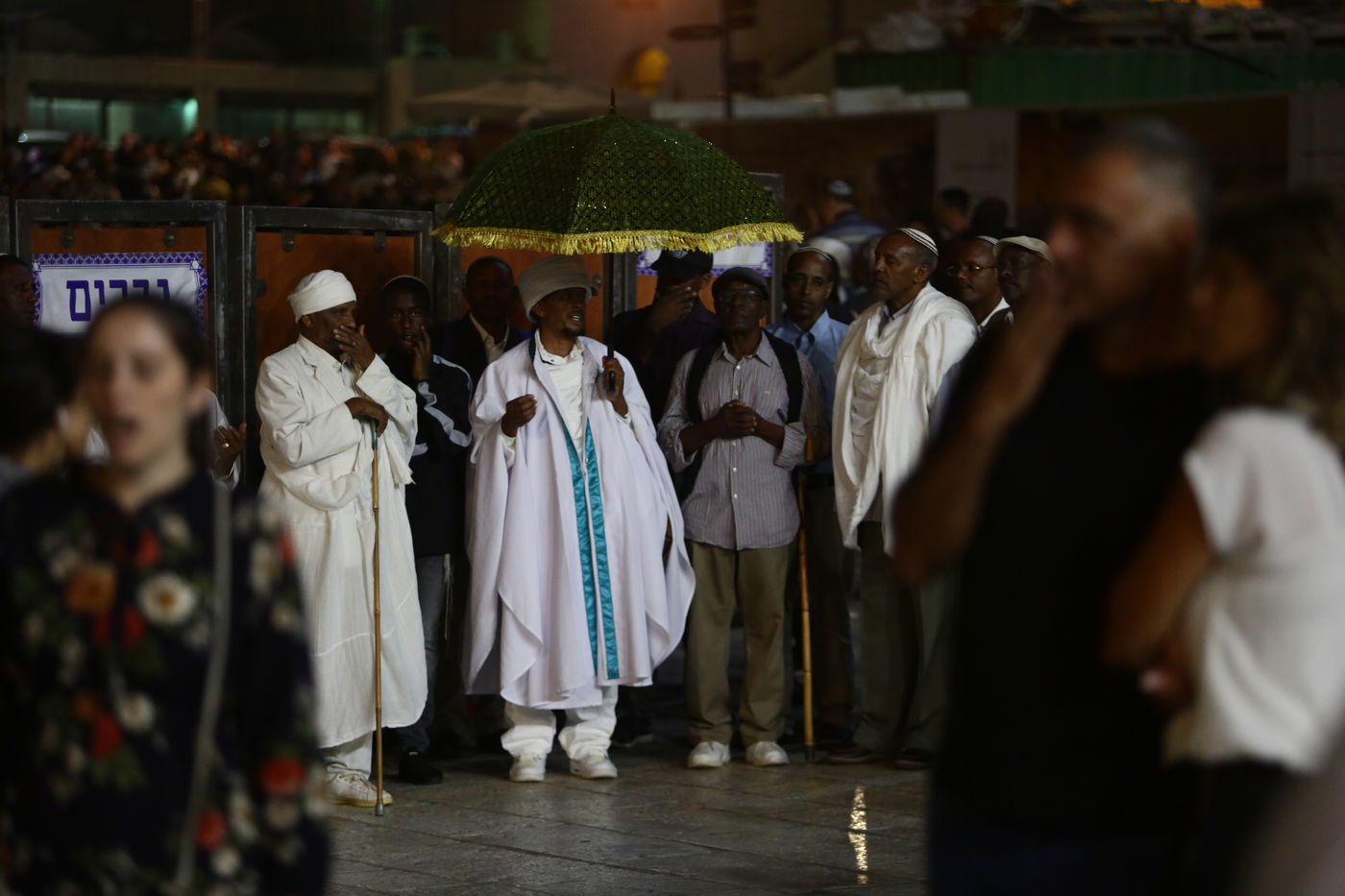 עשרות אלפים זעקו סליחות בכותל • תיעוד
