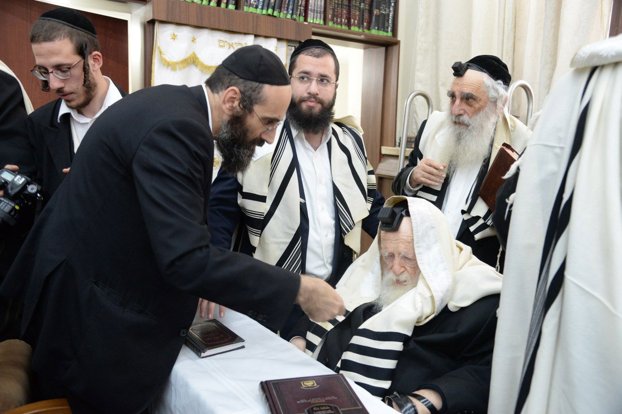 ערב יום הדין: הגר"ח קנייבסקי סיים חצי ש"ס