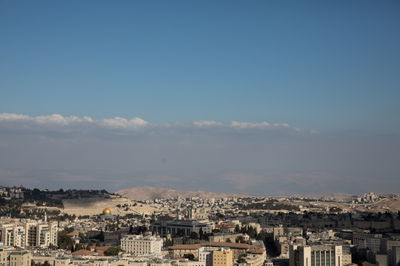 תצפית על ירושלים מגג בניין