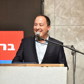 אבי סלמן בהצגת המעומדים