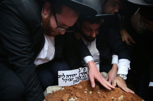 1. , לווית מרן ראש הישיבה הגאון רבי אהרון לייב שטיינמן זצ"ל: