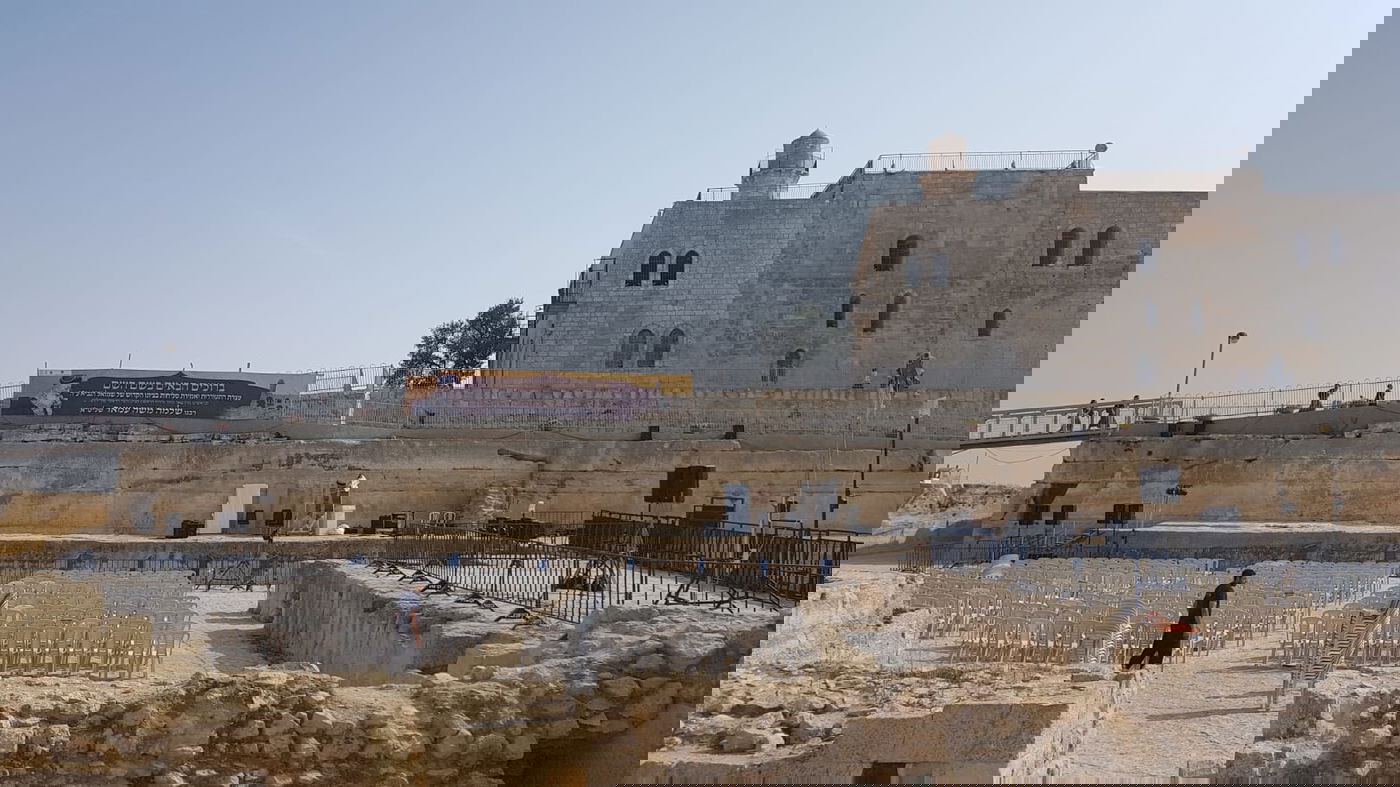 ההכנות הנרחבות לקראת הערב.