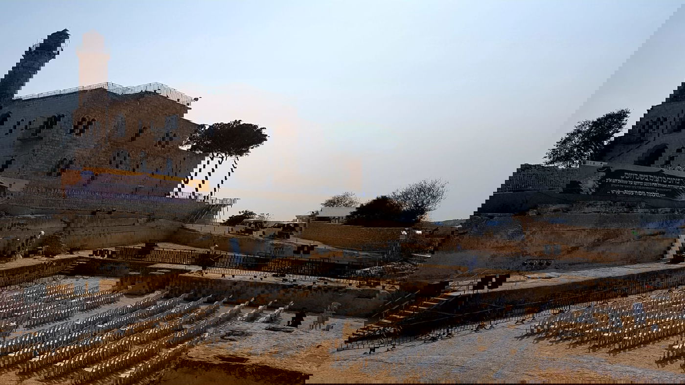 מעמד סליחות ענק במעמד הראשל"צ הגר"ש עמאר