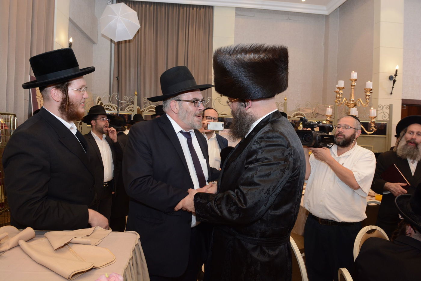 איש הפרסום החרדי בירמץ את בנו • גלריה