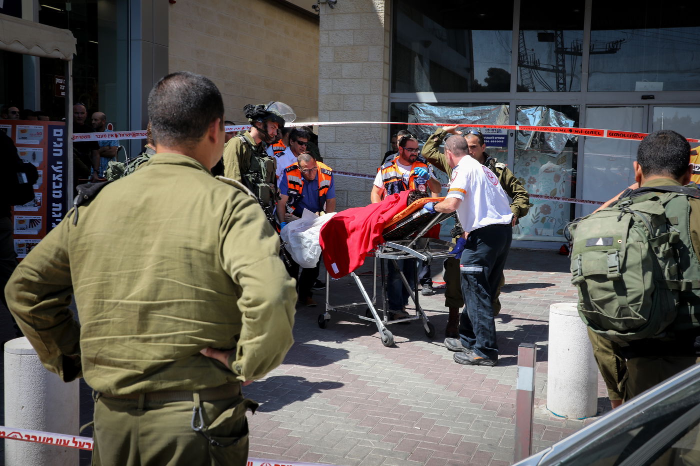 תיעוד: טלית הנרצח בפיגוע מגואלת בדמו