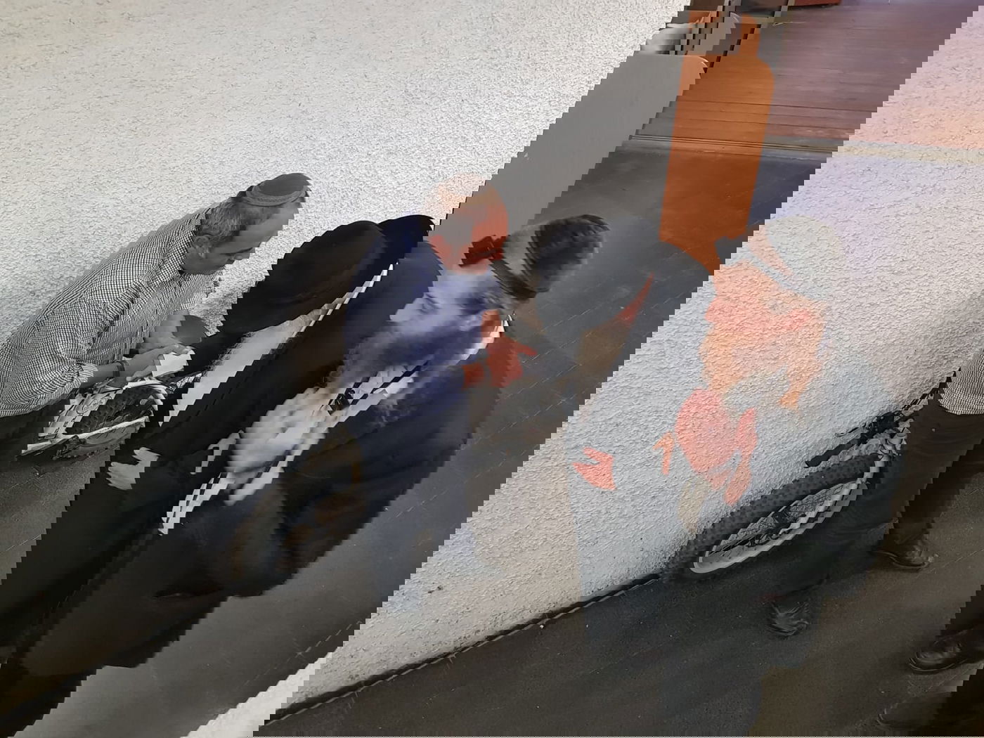 כך התקבל הגר"א נבנצל לאחר אירוסיו השניים • צפו