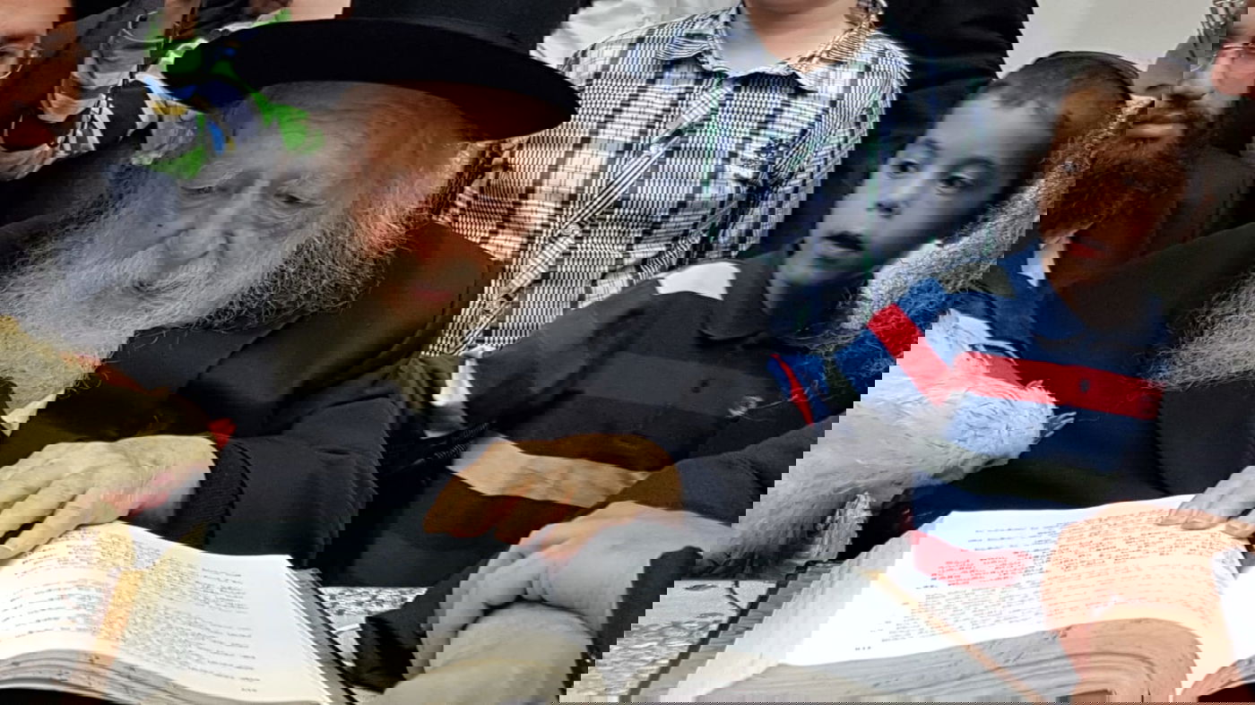 מרן הגר"ח קנייבסקי קיים את מנהג הכפרות ו'כיסוי הדם'