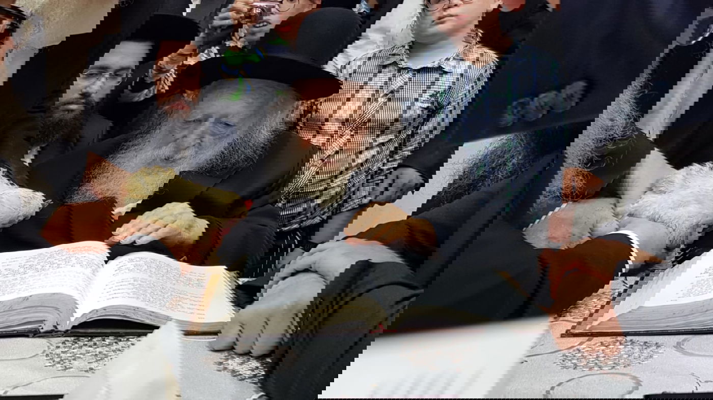 מרן הגר"ח קנייבסקי קיים את מנהג הכפרות ו'כיסוי הדם'