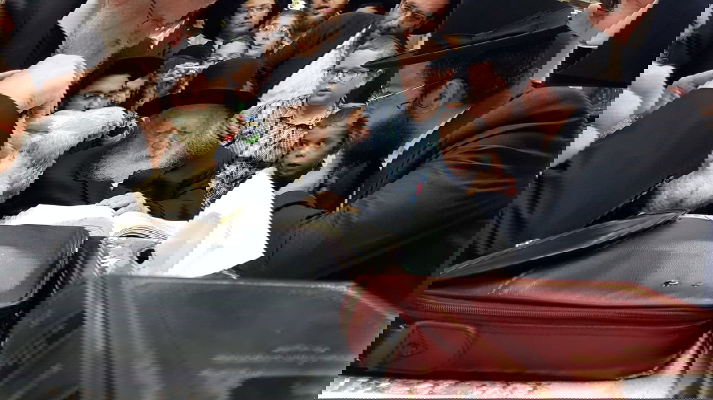 מרן הגר"ח קנייבסקי קיים את מנהג הכפרות ו'כיסוי הדם'