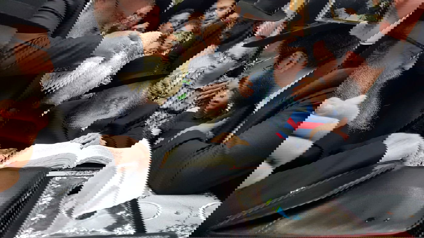 מרן הגר"ח קנייבסקי קיים את מנהג הכפרות ו'כיסוי הדם'