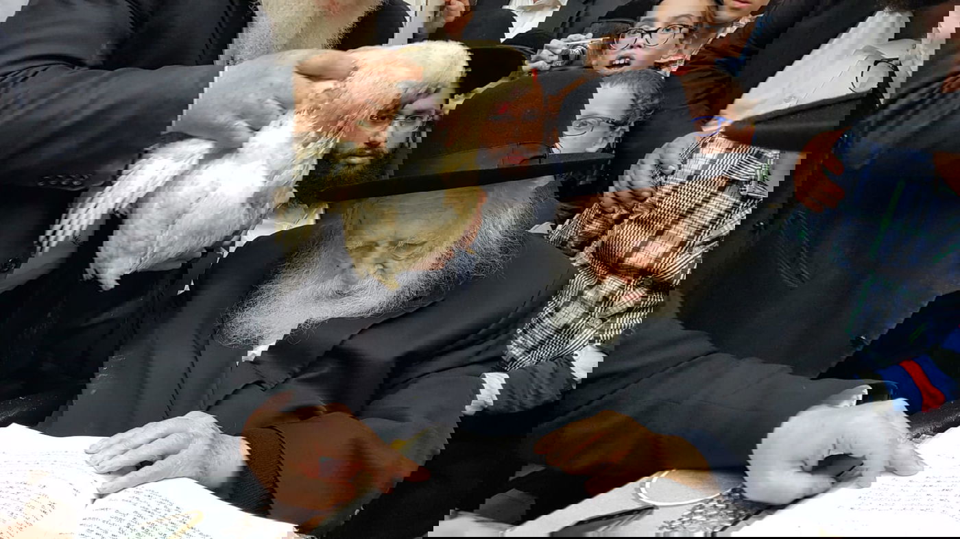 מרן הגר"ח קנייבסקי קיים את מנהג הכפרות ו'כיסוי הדם'