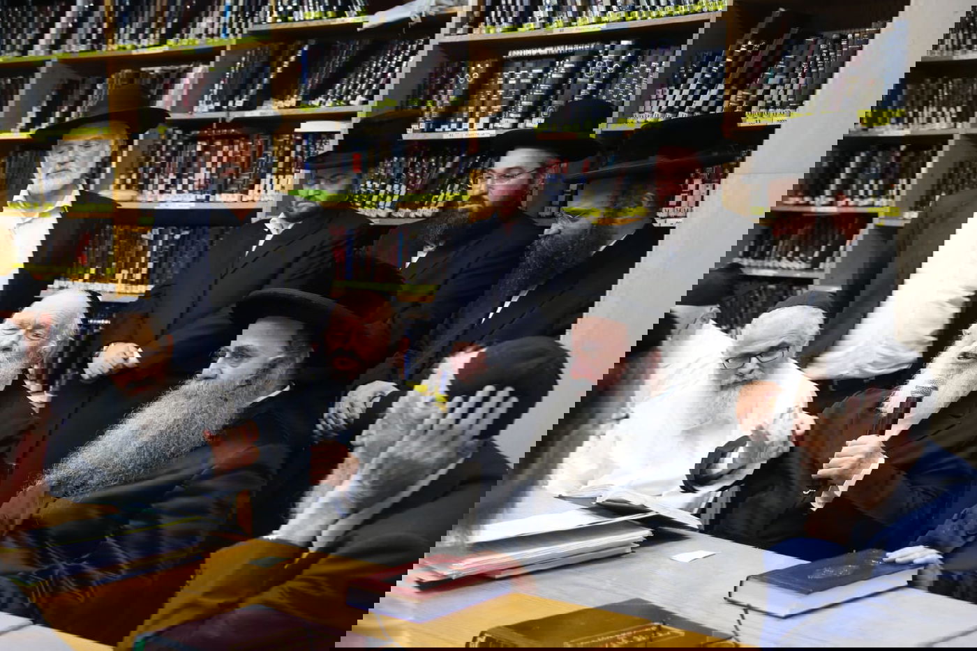 הרב זילברשטיין בשיעור מיוחד.