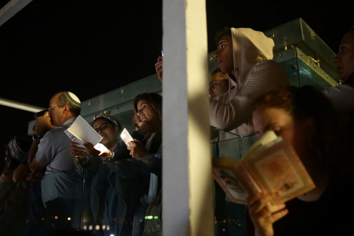 שעות לפני היום הקדוש בשנה: רבבות ביקשו סליחה בכותל