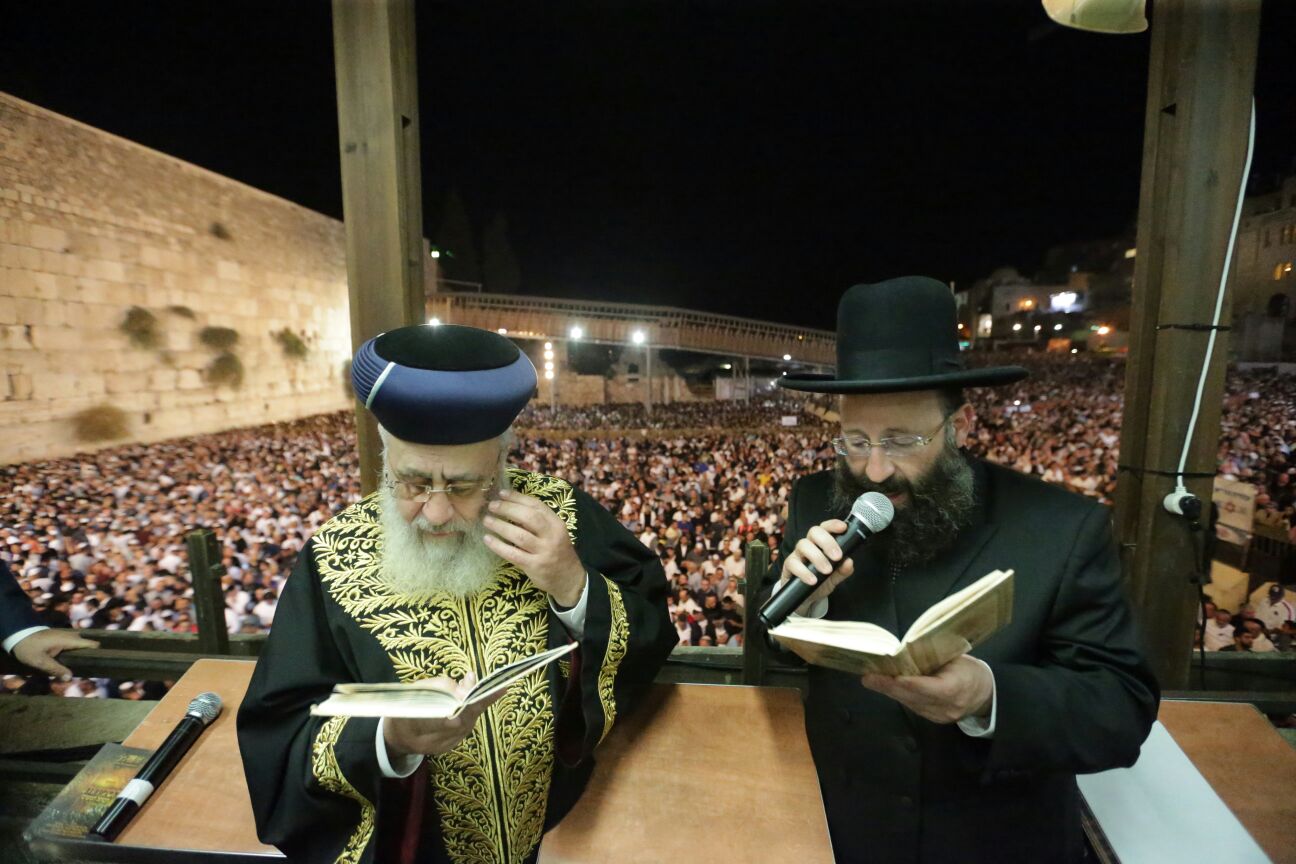 שעות לפני היום הקדוש בשנה: רבבות ביקשו סליחה בכותל