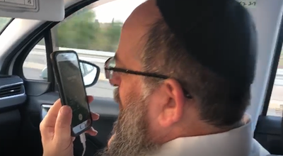 השיחה המרגשת בין "הסוהר" ל"אסיר" •צפו